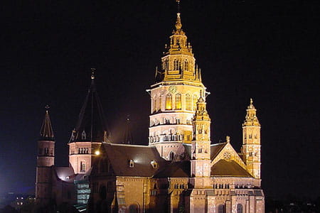 Der Mainzer Dom bei Nacht